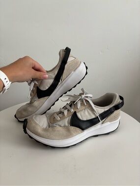 Nike Women’s Beige and Black Casual Runner Sneakers